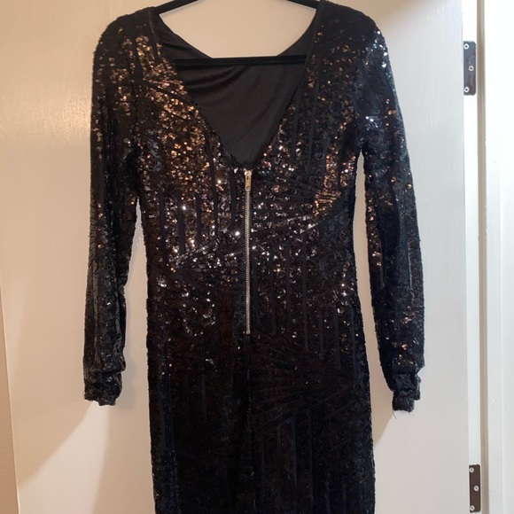 Tight fitted sequence dress - Picture 3 of 3